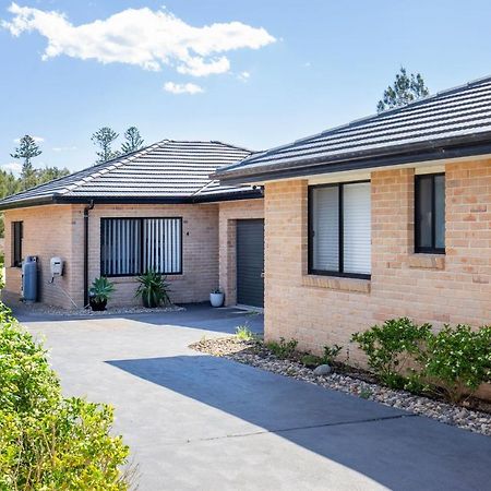 The Palms Villa - Pet Friendly - 4 Mins To Beach Culburra Beach Exterior photo